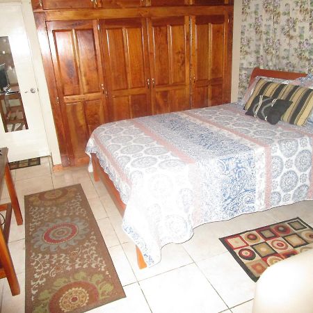 The Residence Portmore Apartments 외부 사진