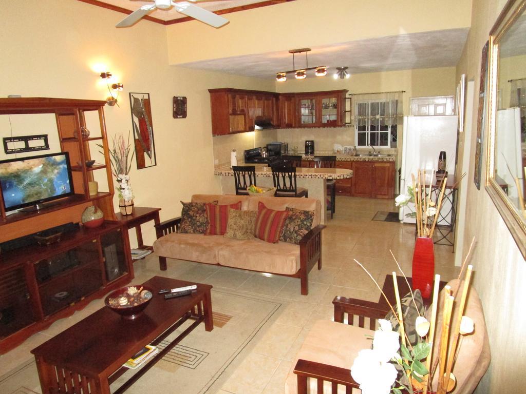 The Residence Portmore Apartments 외부 사진
