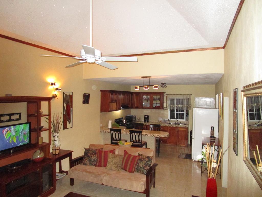 The Residence Portmore Apartments 외부 사진