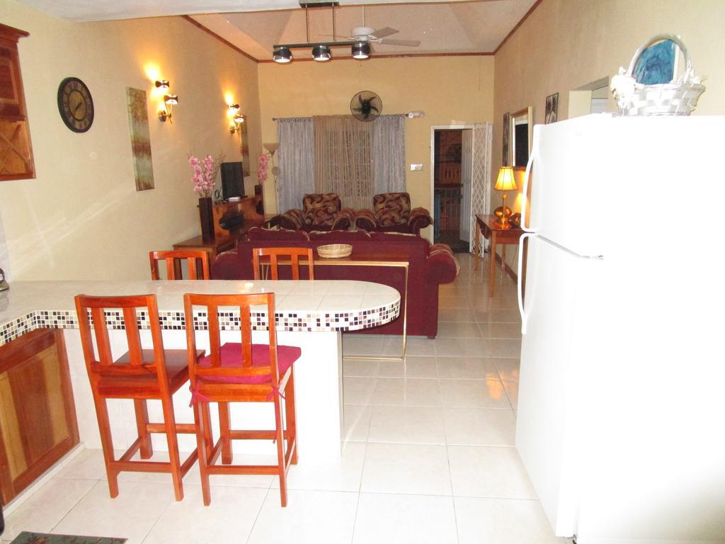 The Residence Portmore Apartments 외부 사진
