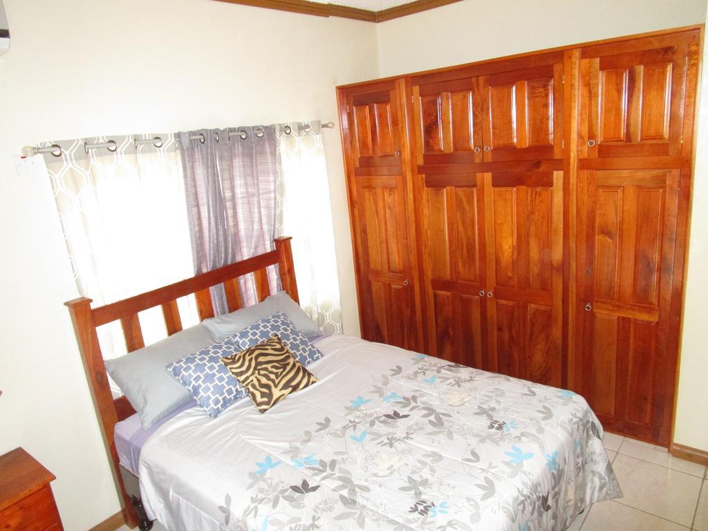 The Residence Portmore Apartments 외부 사진