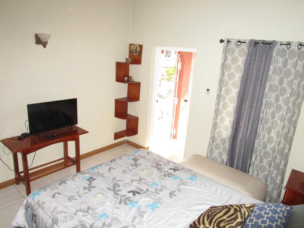 The Residence Portmore Apartments 외부 사진