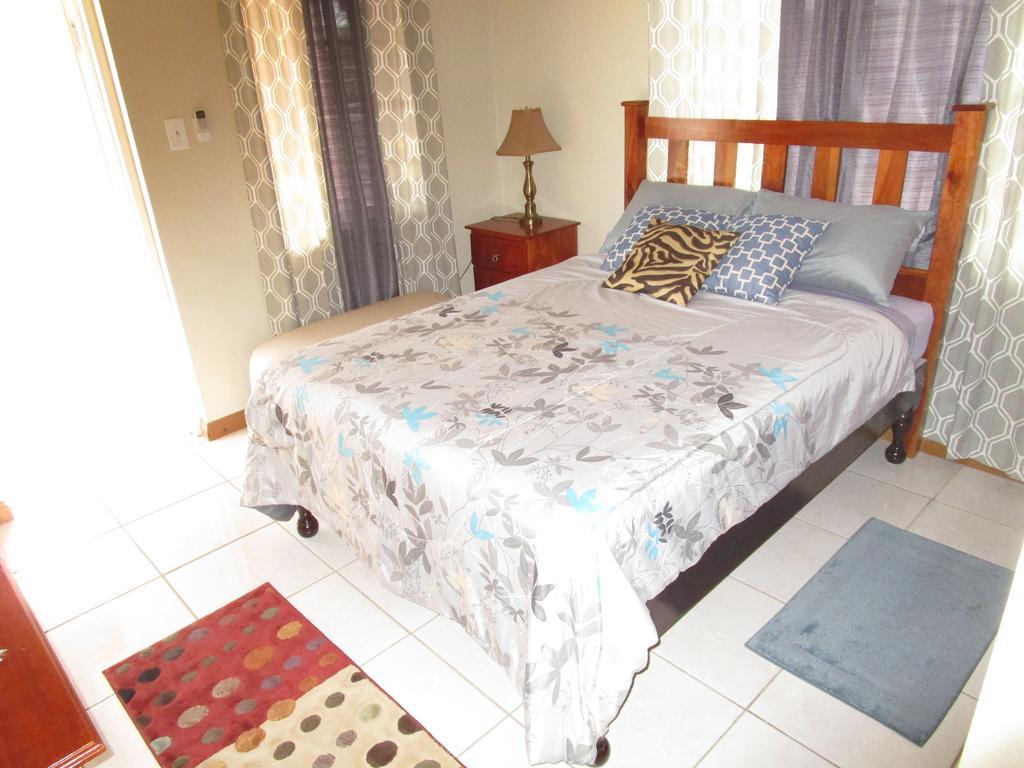 The Residence Portmore Apartments 외부 사진