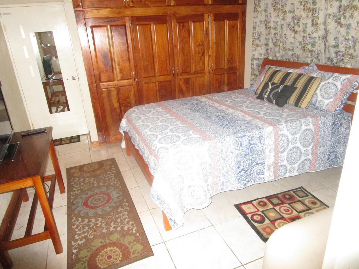 The Residence Portmore Apartments 외부 사진