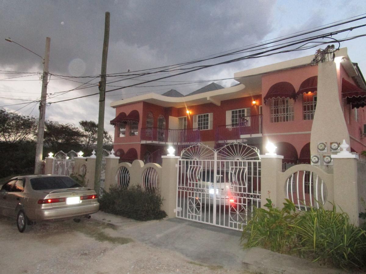 The Residence Portmore Apartments 외부 사진
