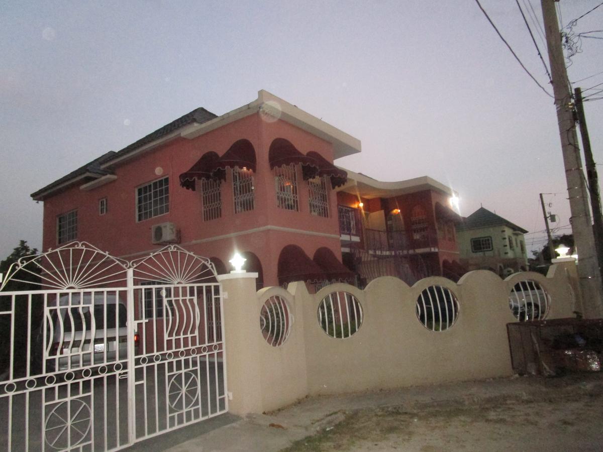 The Residence Portmore Apartments 외부 사진