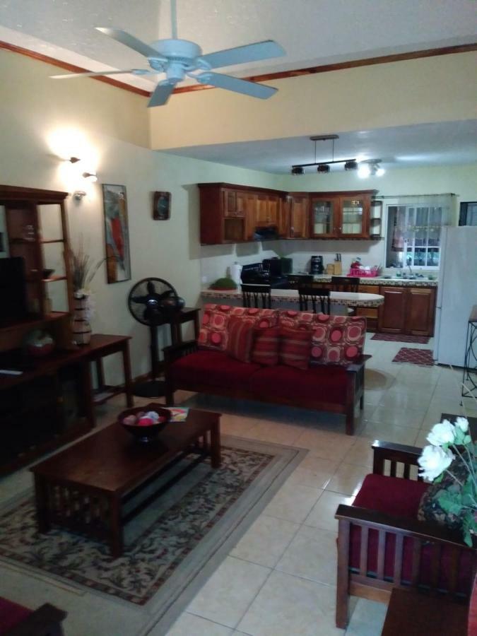 The Residence Portmore Apartments 외부 사진