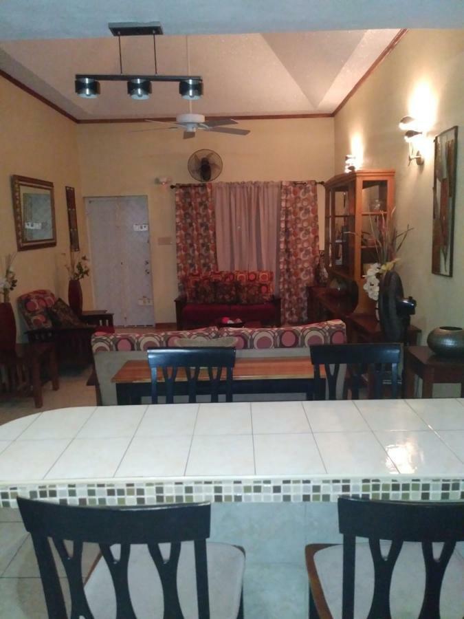 The Residence Portmore Apartments 외부 사진